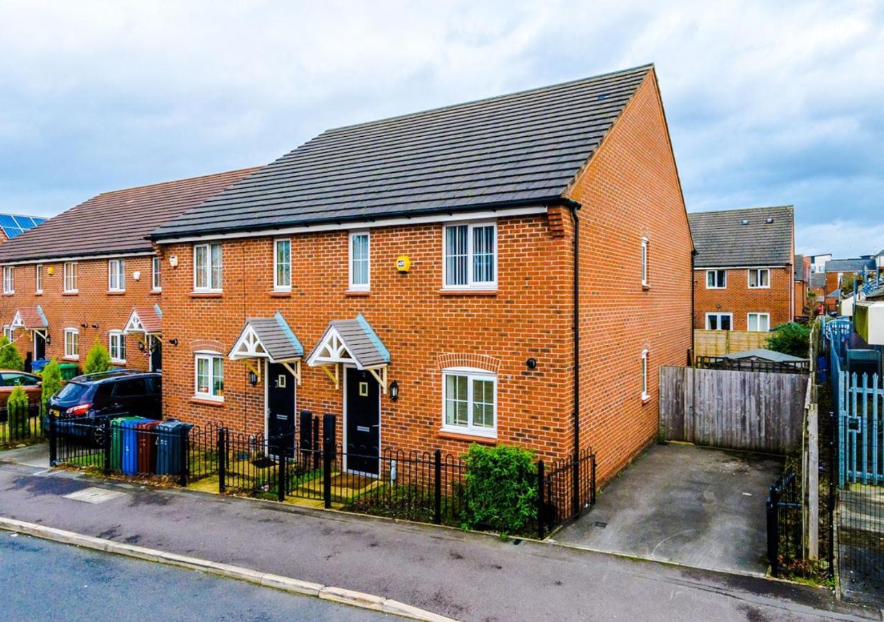 Luxury 3 Bedroom House Close To Manchester Center Exterior photo